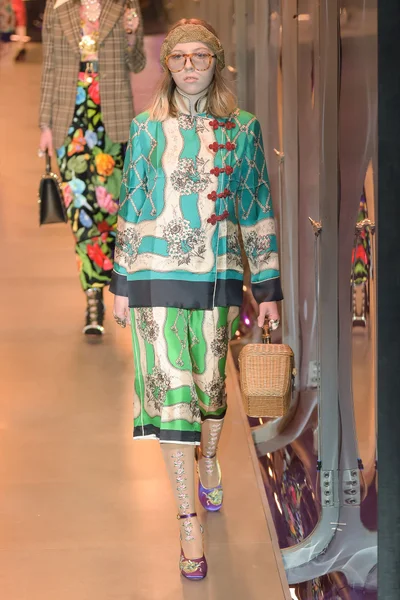 Look 24
